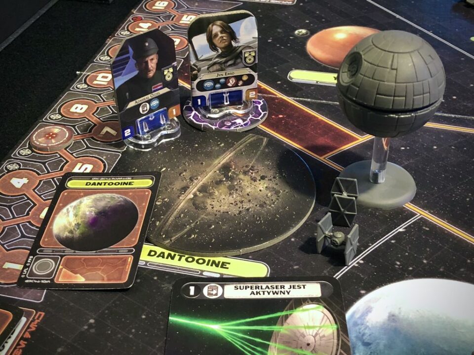 Star Wars: Rebellion - As a last effort before losing the game I decided to enter Dantooine without any ground forces and destroyed the whole system. Luckily the rebel scum were hiding there. - Credit: Hipopotam