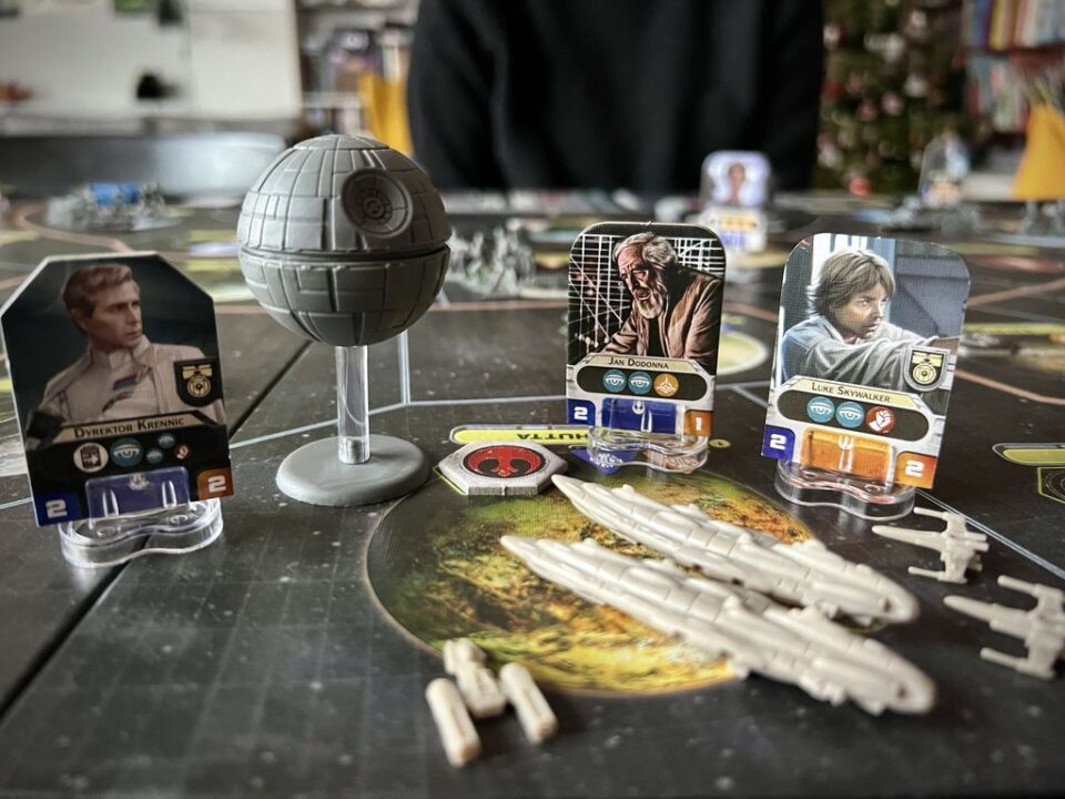 Star Wars: Rebellion - The Rebel scum managed to destroy Death Star again gaining 2 final support points needed to win the game. - Credit: Hipopotam