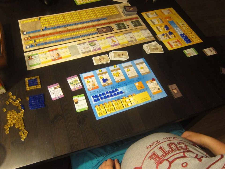Through the Ages: A Story of Civilization - 3rd player - my daughter in the belly - learns to play early - Credit: godunow