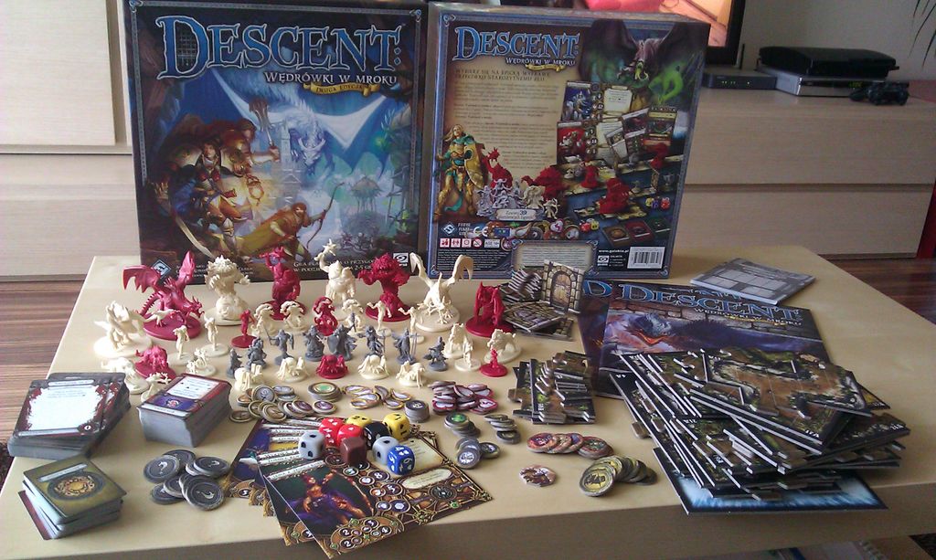 Descent: Journeys in the Dark (Second Edition) - Box contents - Credit: spav