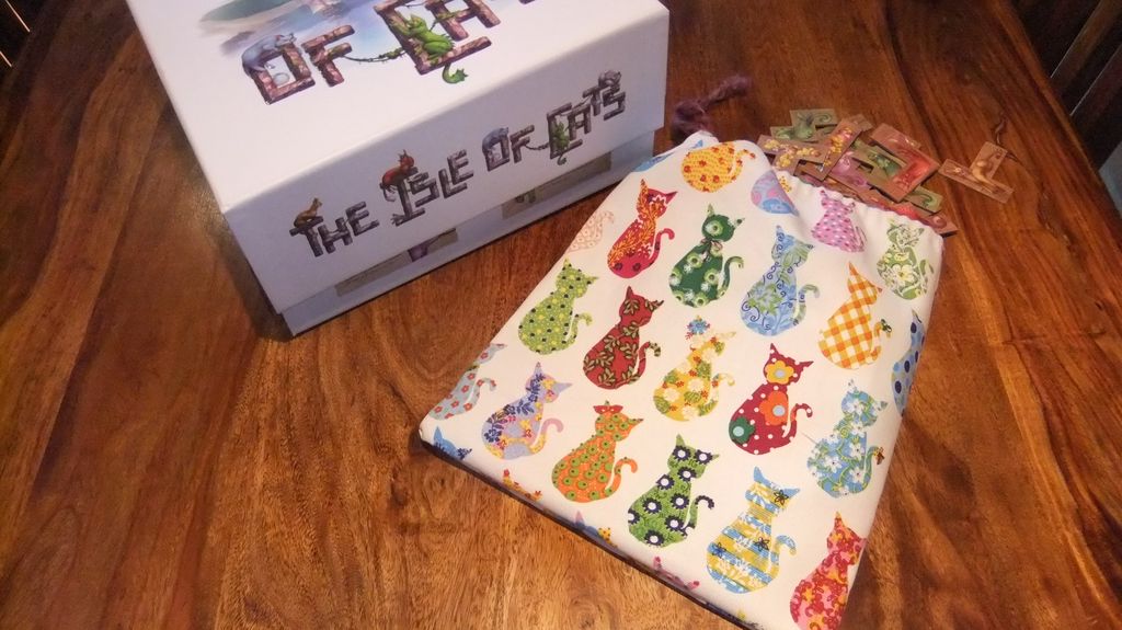 The Isle of Cats - Perfect fabric for the tile bag - Credit: Arnoldine