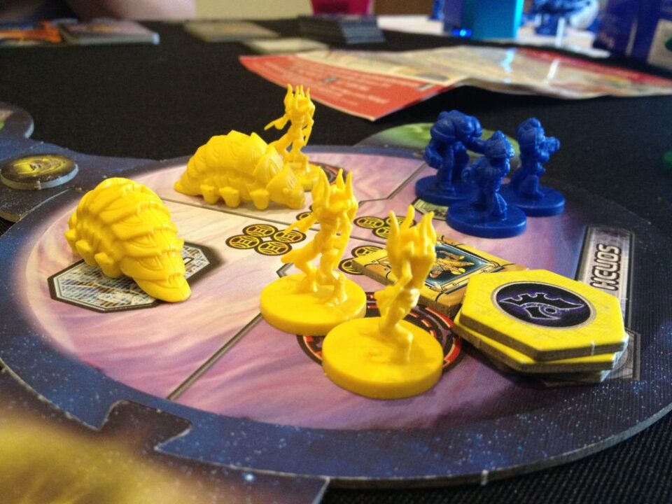 StarCraft: The Board Game - An imminent conflict and many orders to manage in the same planet.  - Credit: Morillas