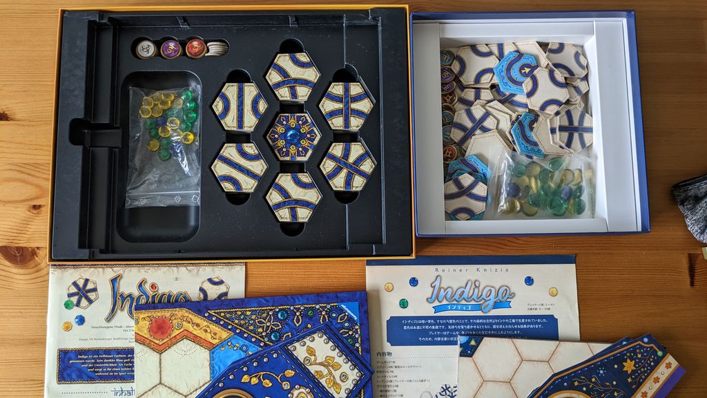 Butterfly Garden - German vs Japanese version: Open boxes showing all components - Credit: selfthinker