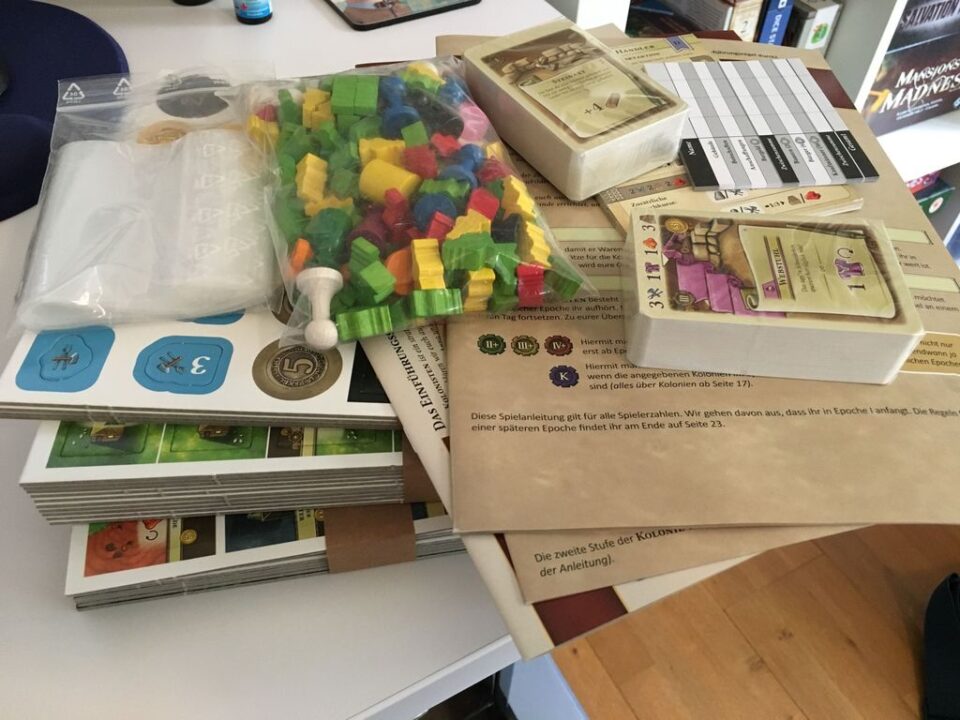 The Colonists - Everything that's included the German box. - Credit: Zakoholic