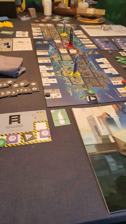 High Rise - Middle of the first round of a 2p full game - Credit: axolos